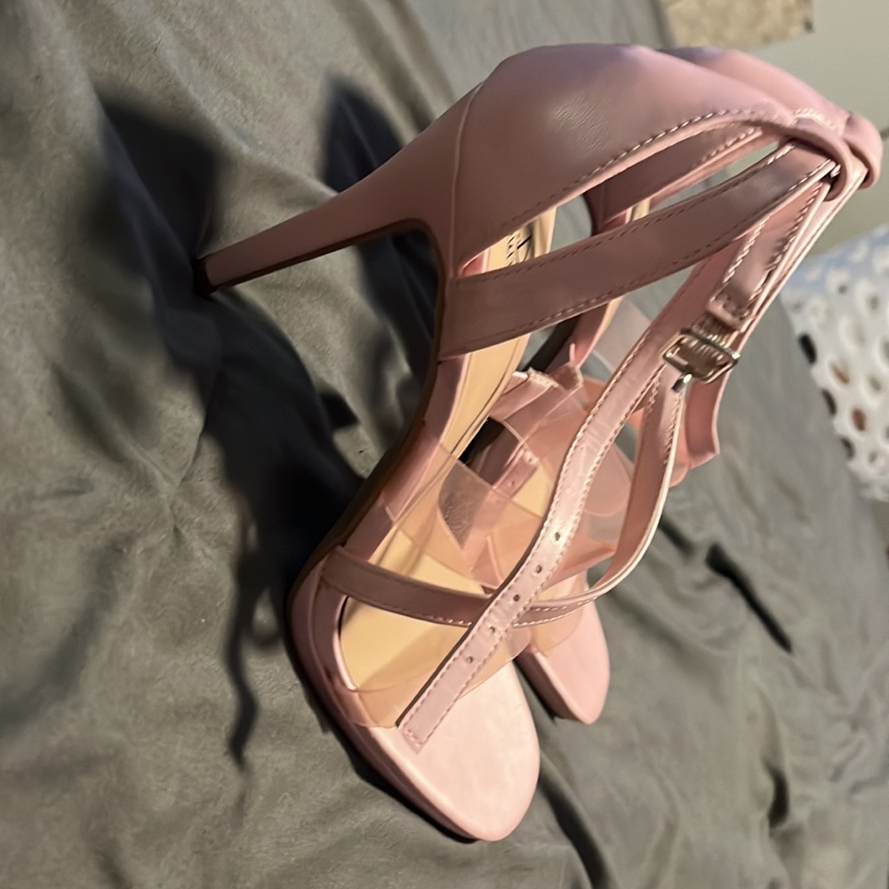 Pink heels - Picture 2 of 2